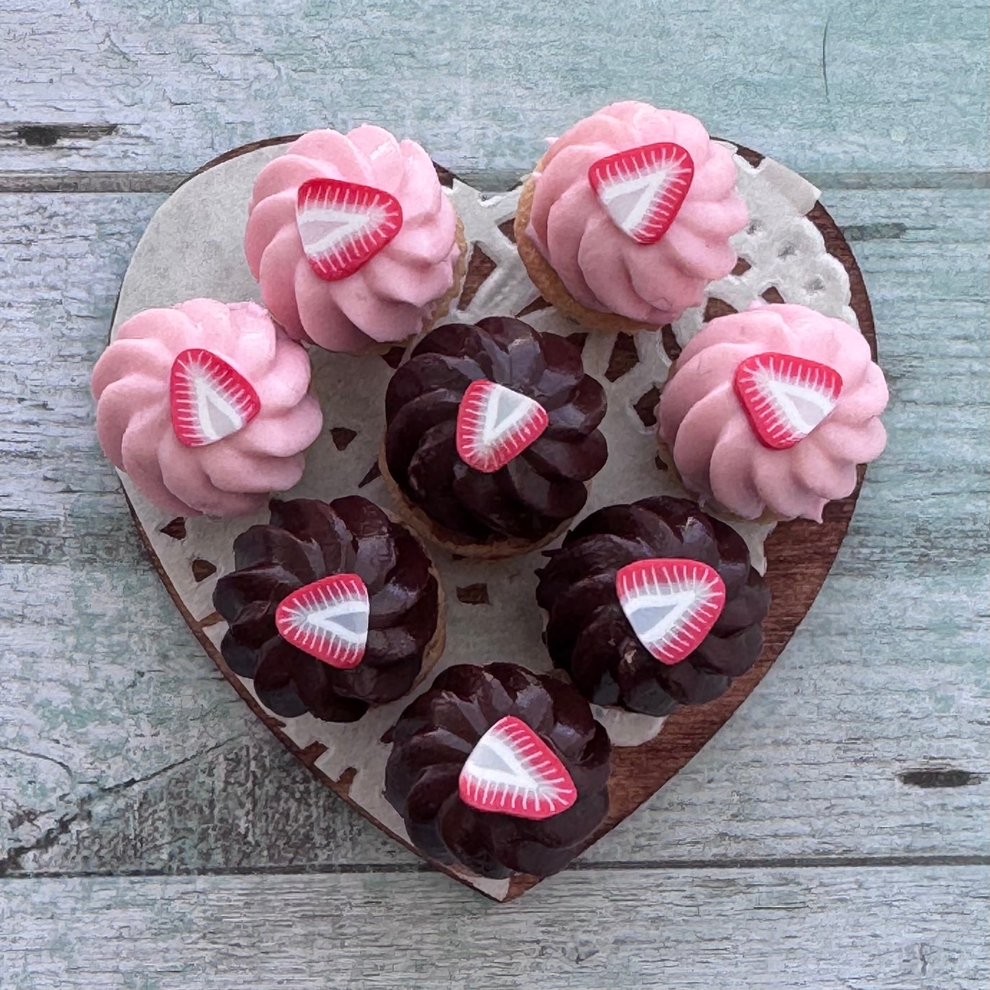 1:6 Scale Large Valentine Cupcakes