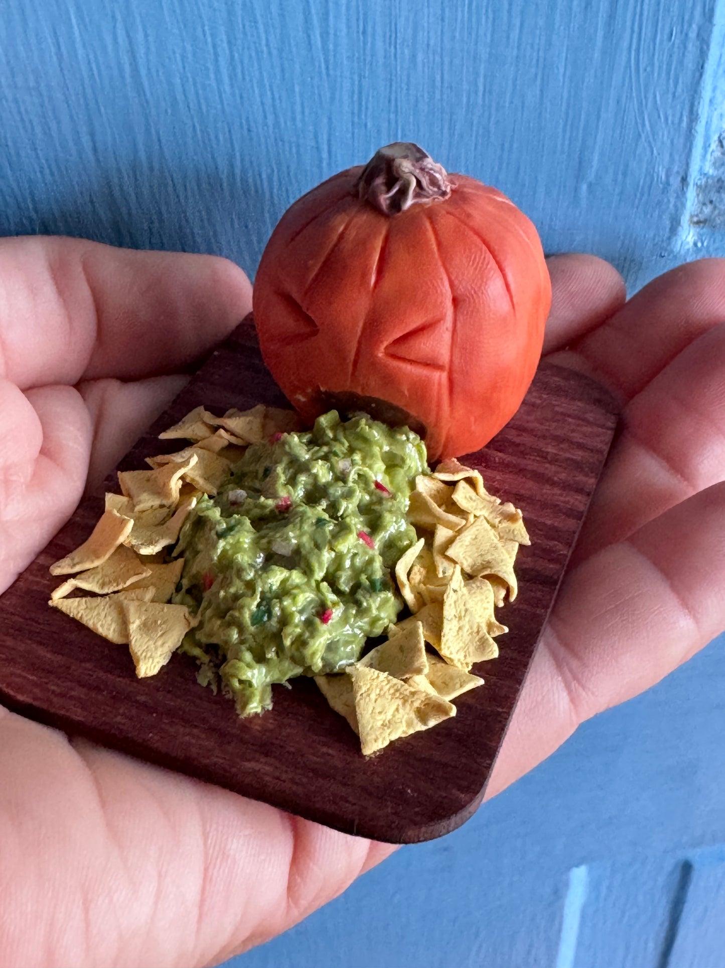 1:6 Scale Puking Guac Pumpkin