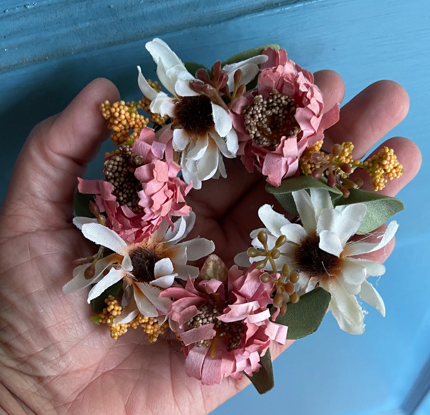 1:6 Scale Wreath. Pink