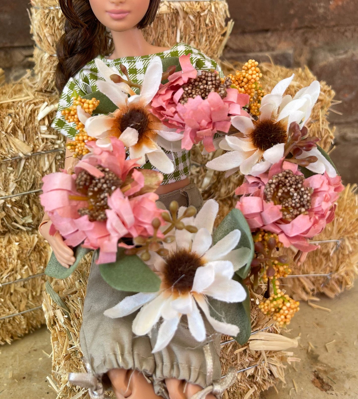 1:6 Scale Wreath. Pink