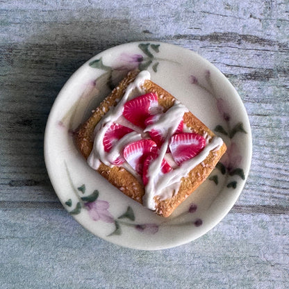 1:6 Scale Strawberry Pastry
