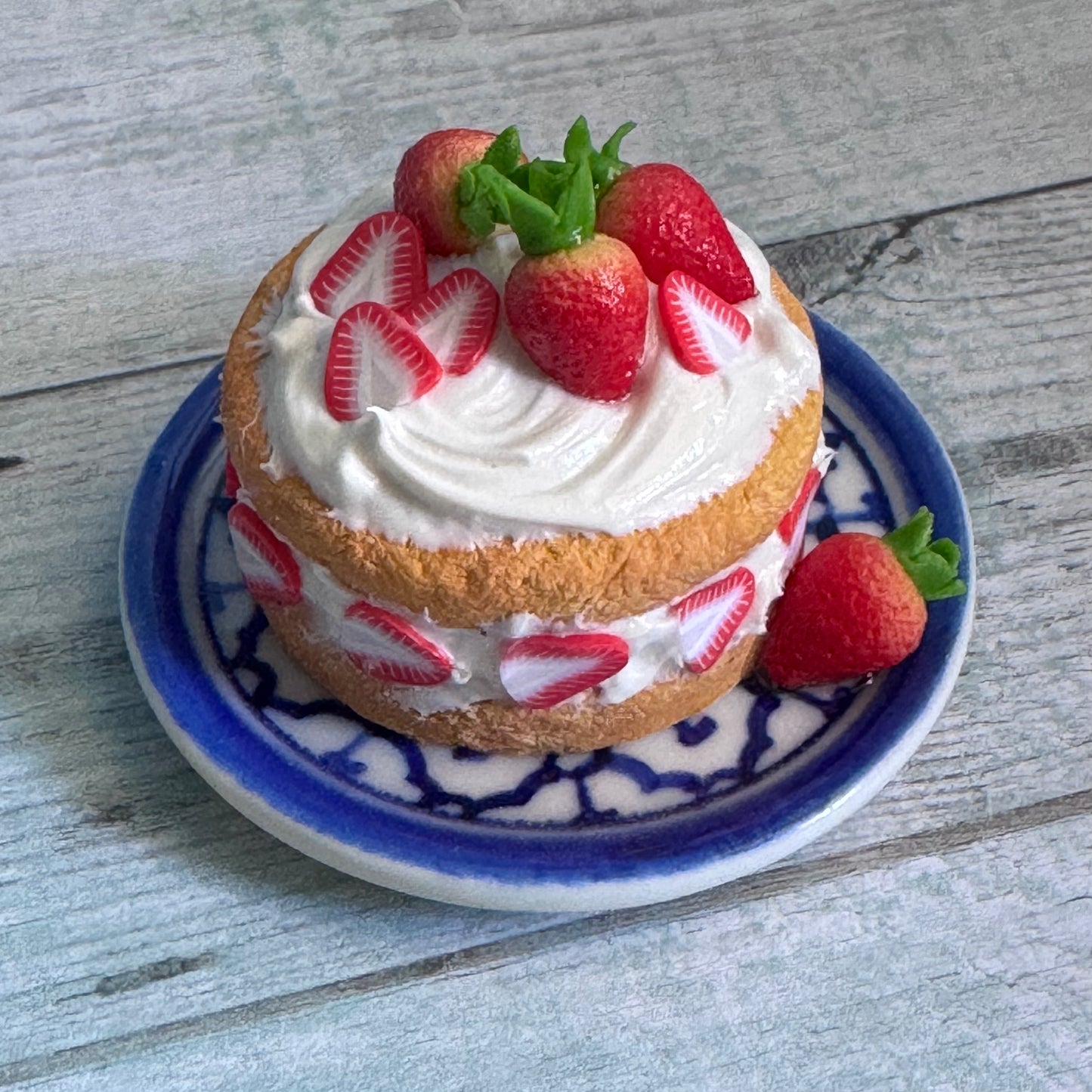 1:6 Scale Whole Strawberry Shortcake