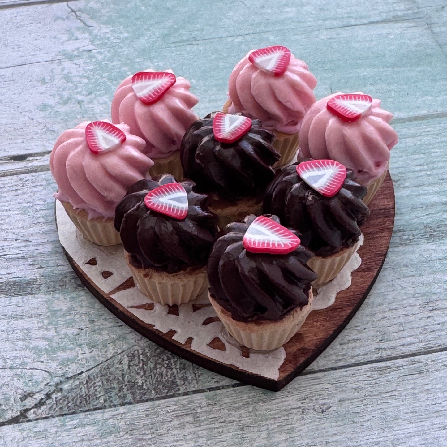1:6 Scale Large Valentine Cupcakes