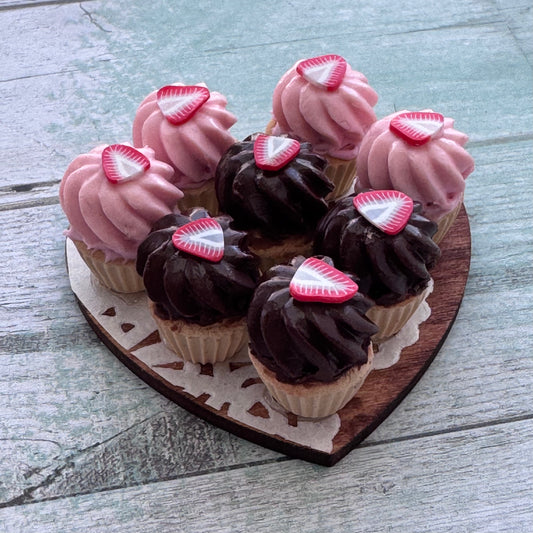1:6 Scale Large Valentine Cupcakes
