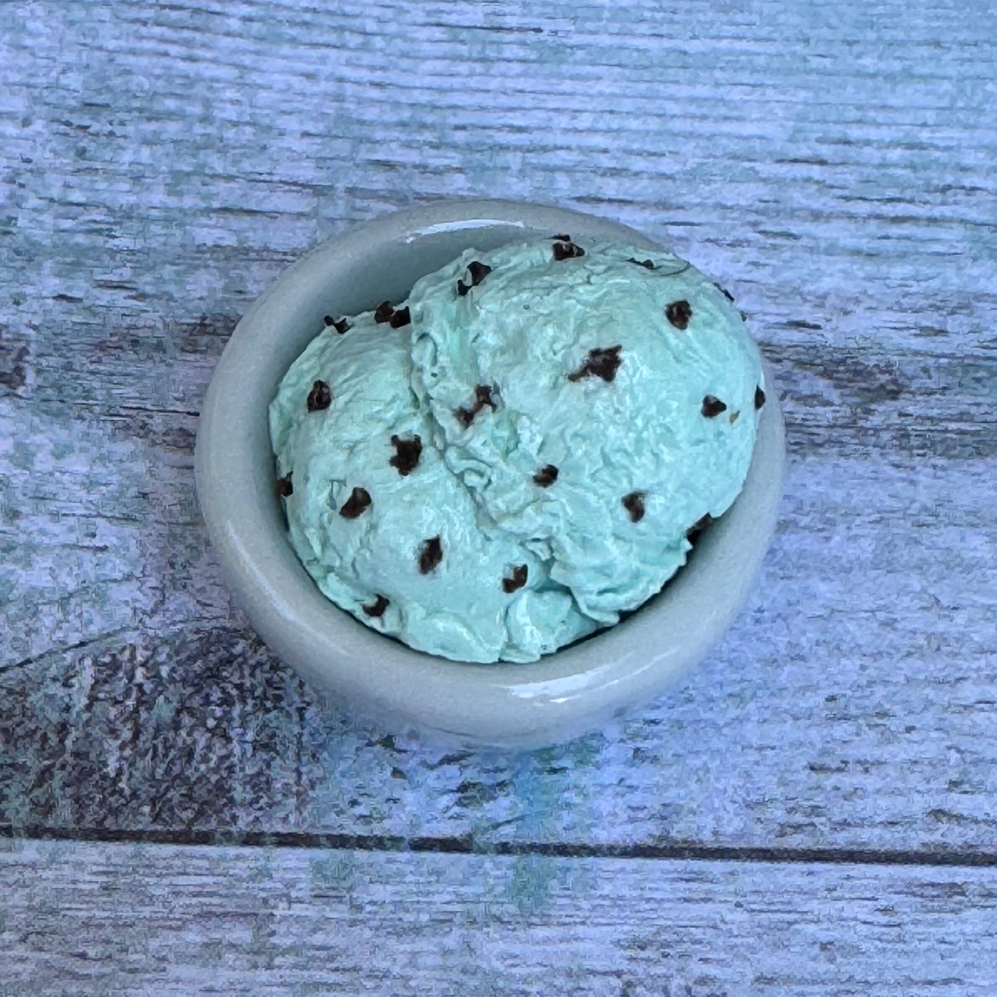 1:6 Scale Small Mint Chocolate Chip Ice Cream